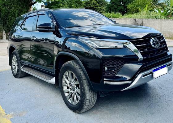 TOYOTA HILUX SW4 2.8 D-4D TURBO DIESEL SRX 7L 4X4 AUTOMÁTICO TOYOTA HILUX SW4 2.8 D-4D TURBO DIESEL SRX 7L 4X4 AUTOMÁTICO